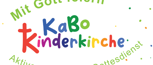 Kängu (links) hält einen braunen Hirtenstab in der Hand, daneben drei weiße Schafe; in der Mitte ein brennender Busch; rechts ein Baby gebettet auf Stroh und im Binsenkorb zwischen Schilfpflanzen