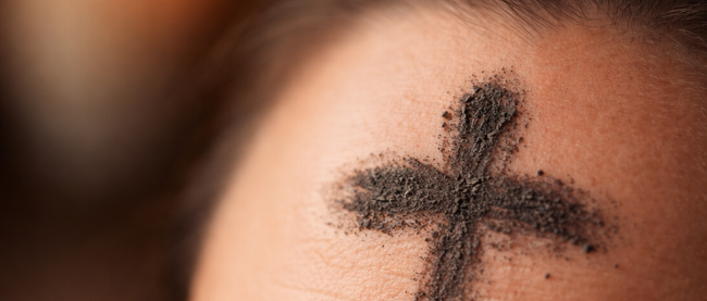 Aschkreuz auf der Stirn