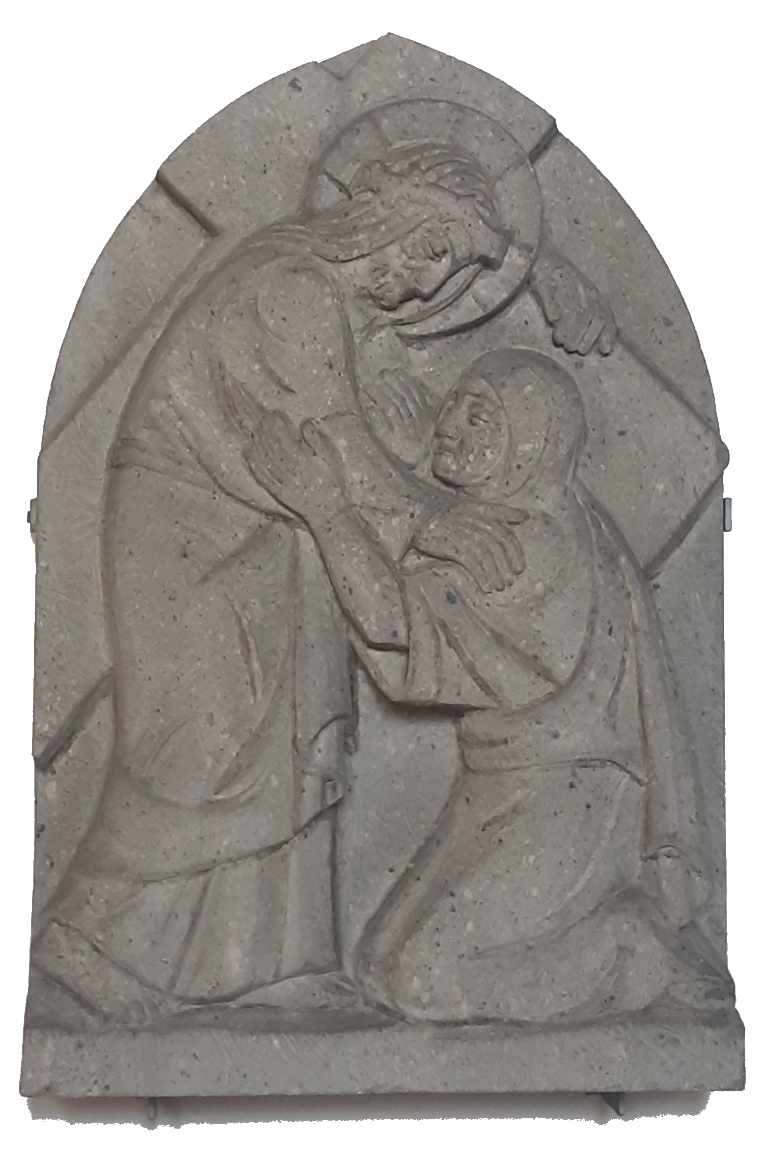 steinerne Kreuzwegstation 4: Jesus schaut auf seine kniende Mutter.