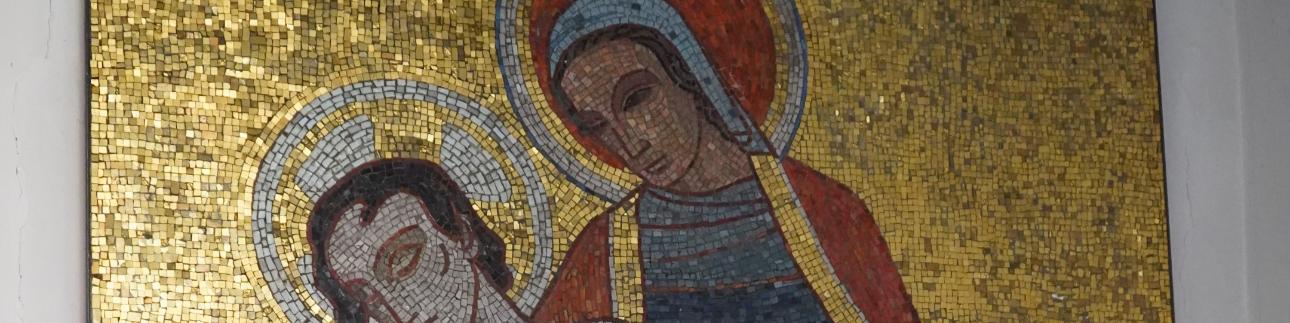 Mosaik in der Schutzengel-Kirche: Motiv Pieta, Jesus im Schoß seiner Mutter