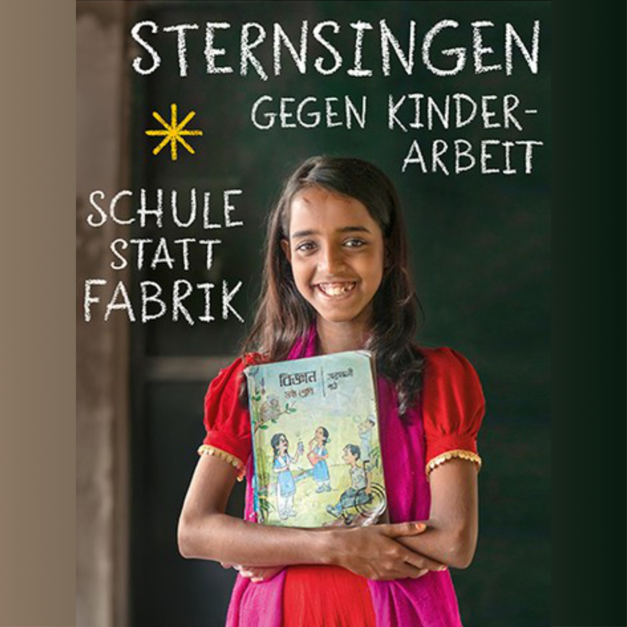 Plakat: unter dem Titel: 'Sternsingen gegen Kinderarbeit - Schule statt Fabrik' lächelt ein Kind vor einer Schultafel stehend uns entgegen. Es hält ein farbiges Buch in der Hand.