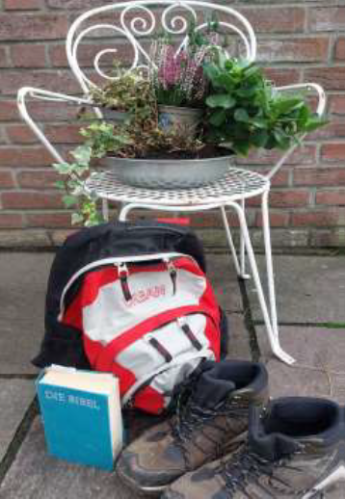 Bibel mit Rucksack