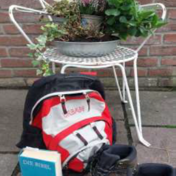Bibel mit Rucksack