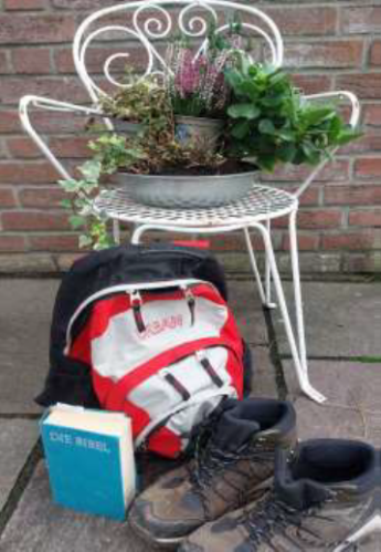 Bibel mit Rucksack
